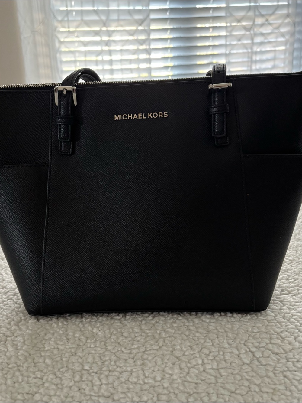 MICHAEL KORS BLACK CHARLOTTE LARGE TOP ZIP SAFFIANO TOTE. EXCELLENT CONDITION.